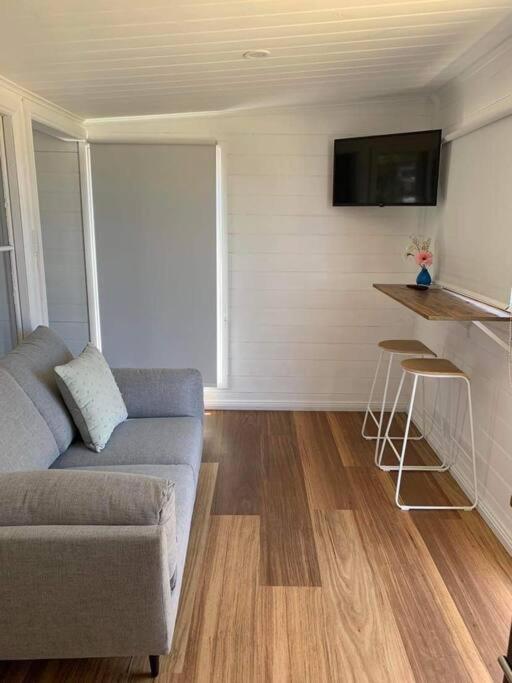 The Wandering Duck - Heritage Tiny House Strahan Exteriör bild